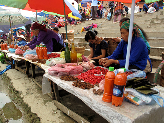 Sapa market - things to do in sapa in the rain